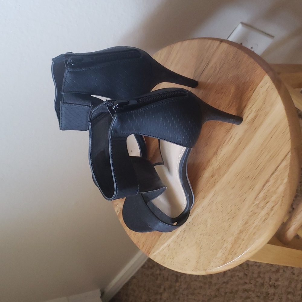 Heels - Picture 2 of 2